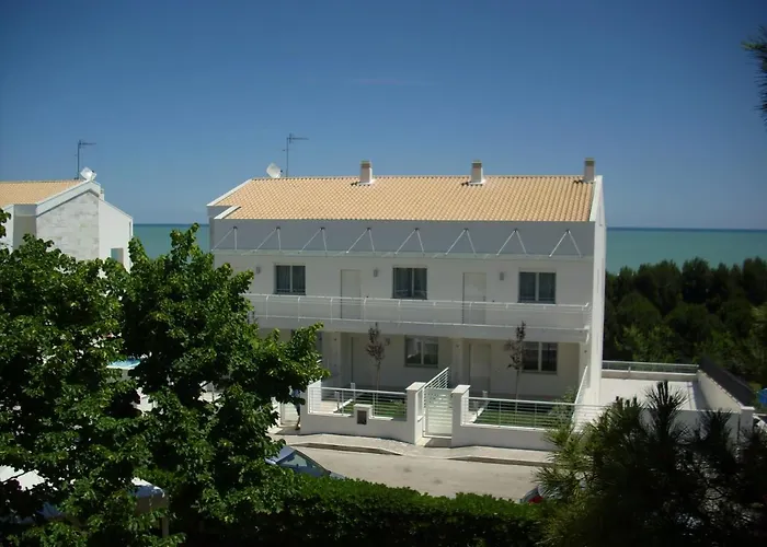 Cerrano Park 2* Пинето